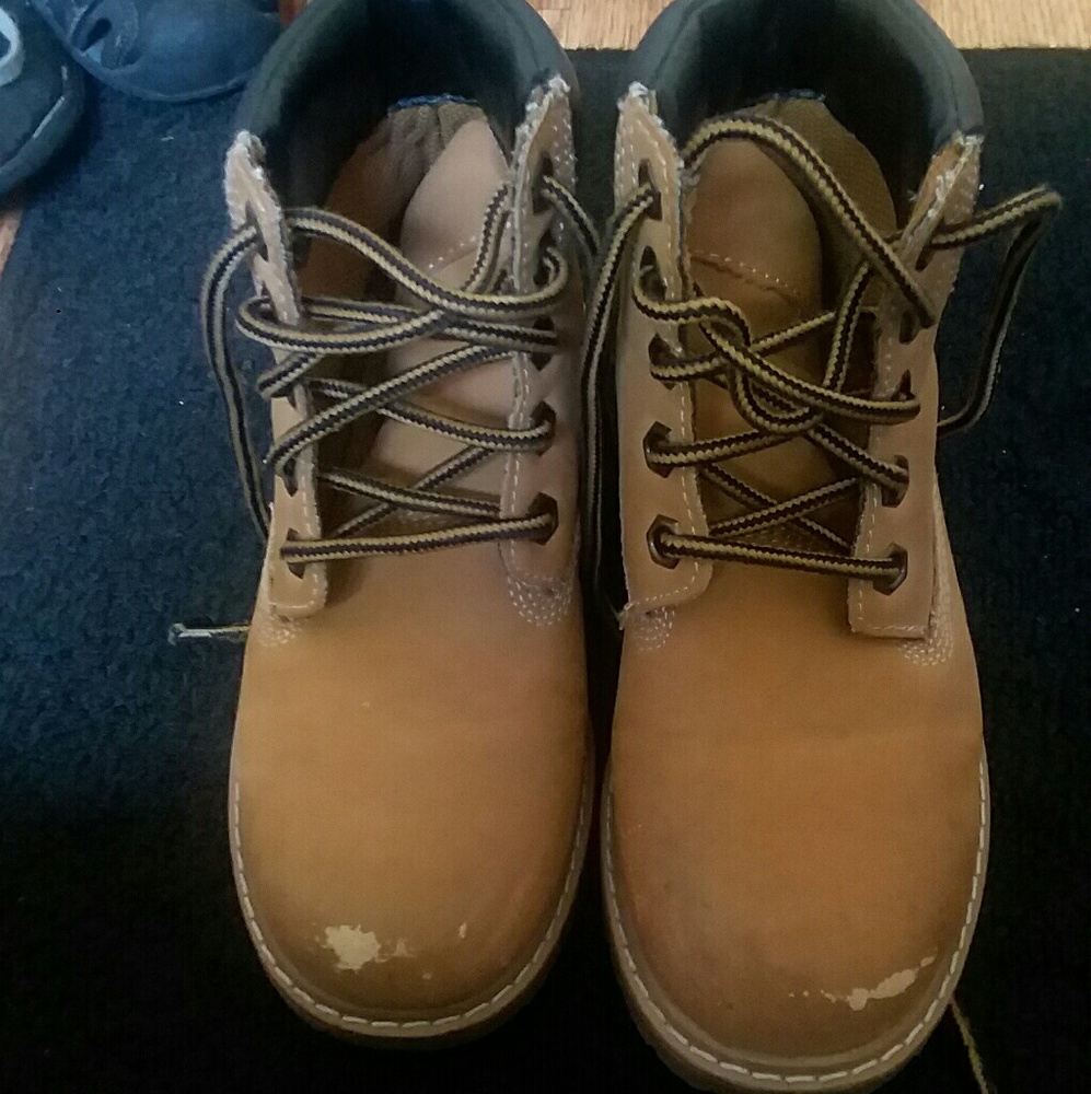 Boys boots